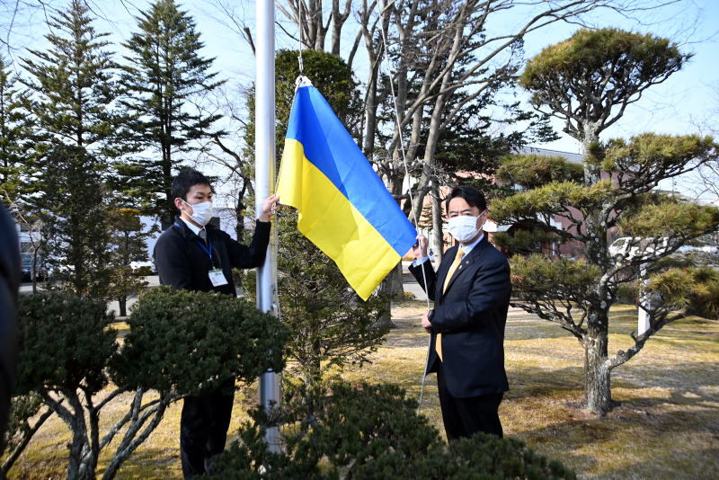 ウクライナ国旗の掲揚の写真