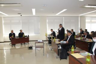 議員視察研修１.JPG